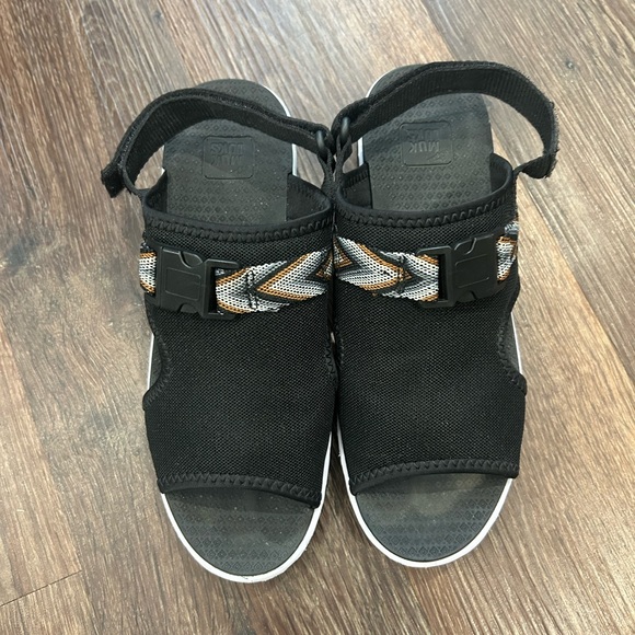 Muk Luks Size 8 Sandals - Picture 1 of 9